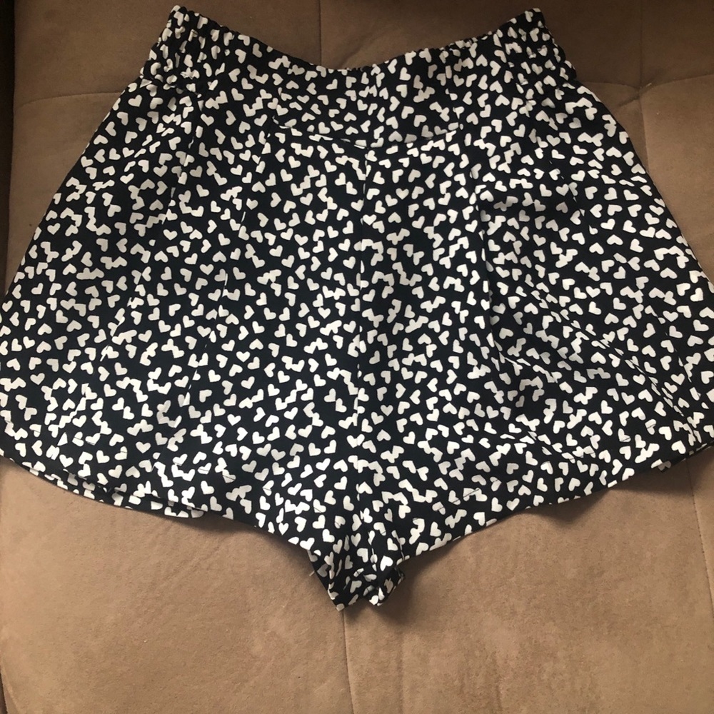 Zara | Trafaluc flowy shorts black w/ white hearts